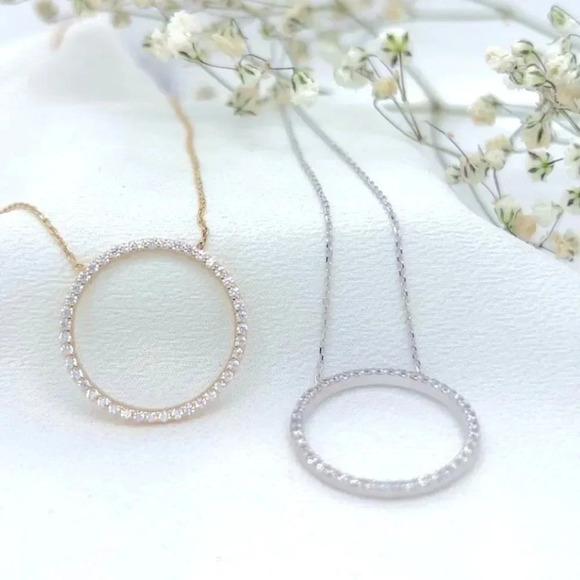 WHITE GOLD PLATED KARMA/CIRCLE OF LIFE PAVE SET STONES 2” DIAMETER  22” CHAIN - Picture 1 of 7